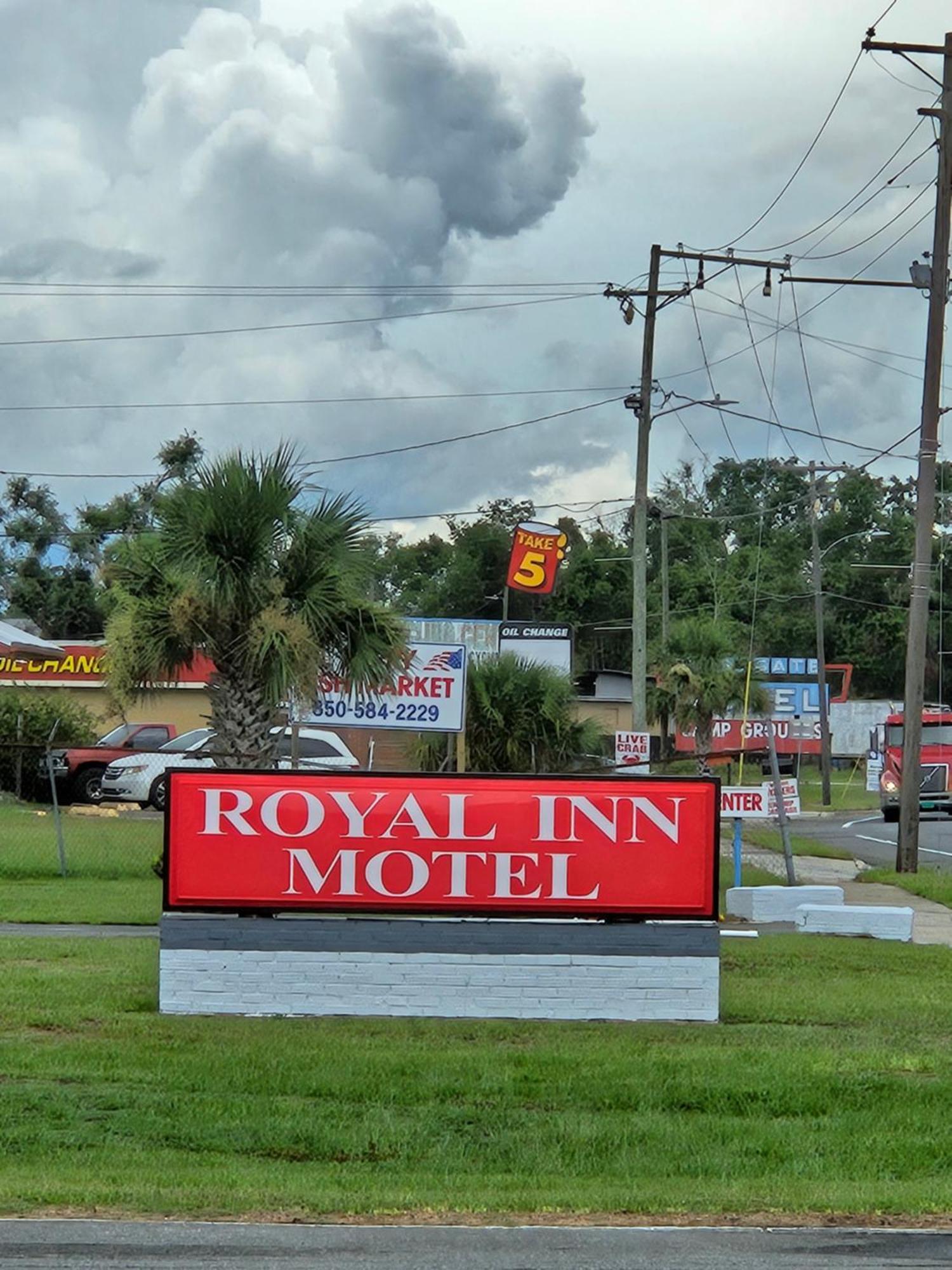 Royal Inn Motel Пери Екстериор снимка